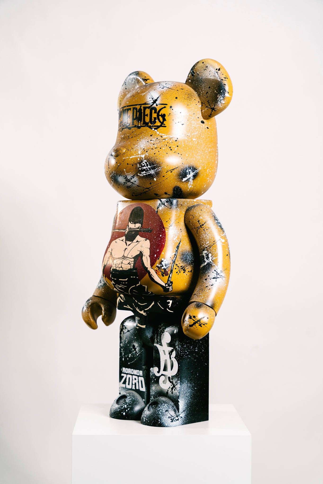 Lorenor Zorro Bearbrick 1000%